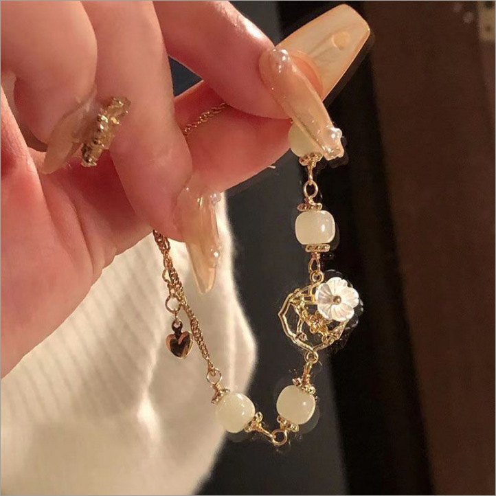 2024新款九条装蝶恋花手链翩翩蝴蝶钰碎珠手链清新设计感闺蜜手链详情10