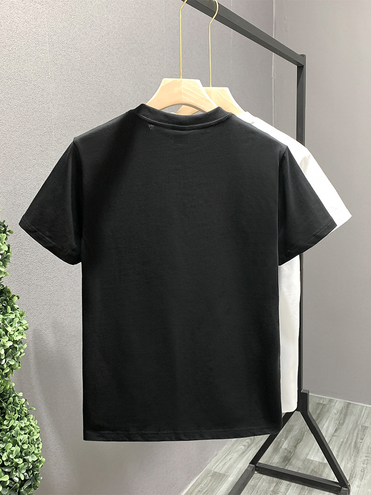 This is a rare and light luxury T-shirt for men, featuring heavy embroidery and a sense of design. It is a casual and loose short-sleeved shirt pic 9
