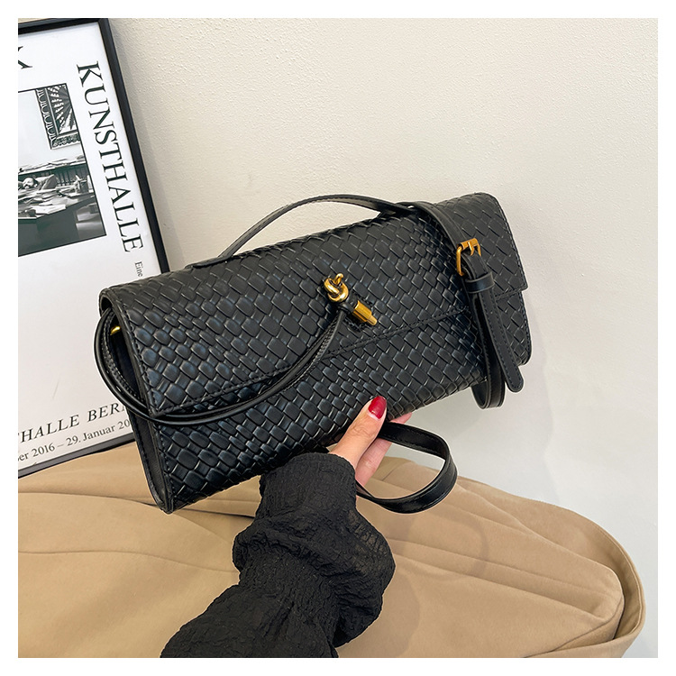 A new cross-border woven pattern single-shoulder crossbody bag with a retro texture, a hand-held baguette bag, and a versatile and elegant evening clutch pic 16