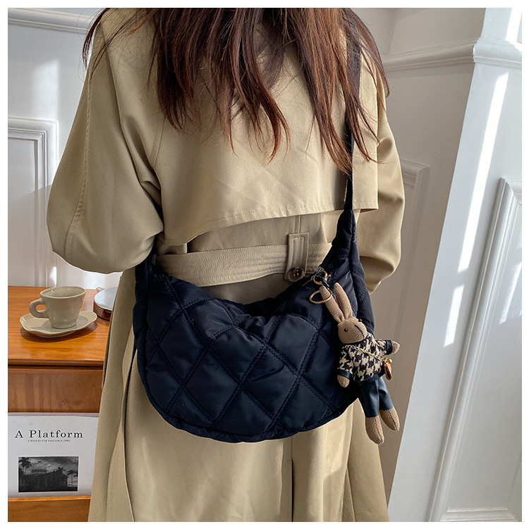 The new, trendy and fashionable single-shoulder crossbody bag with diamond-patterned embroidery thread for women in 2021, the popular dumpling bag pic 69