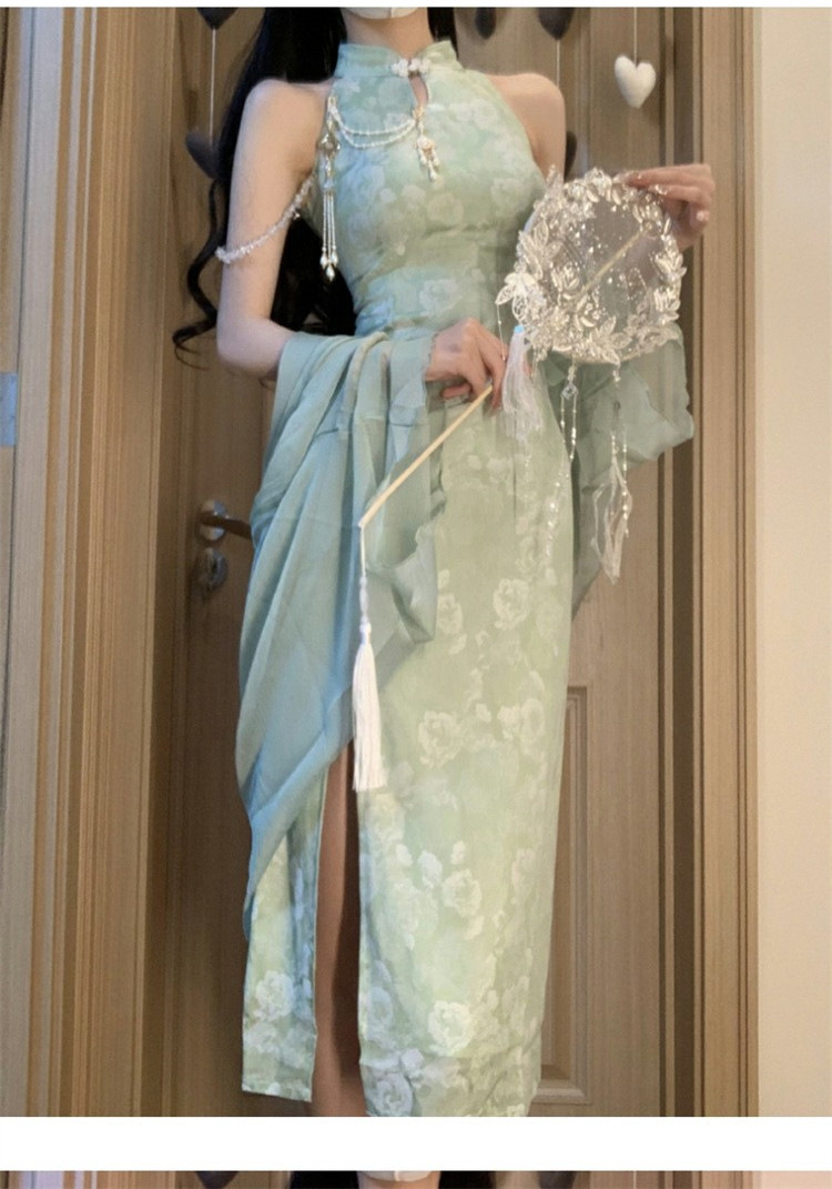 新中式绿色挂脖连衣裙女夏季旗袍改良年轻款气质开叉露肩无袖长裙详情6