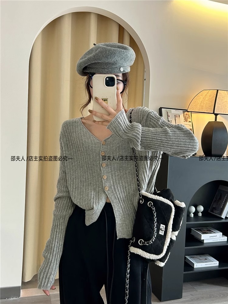 2024年新款女装秋季韩版薄款V领长袖针织开衫 宽松显瘦短款外穿上衣 女装加工精致时尚详情27