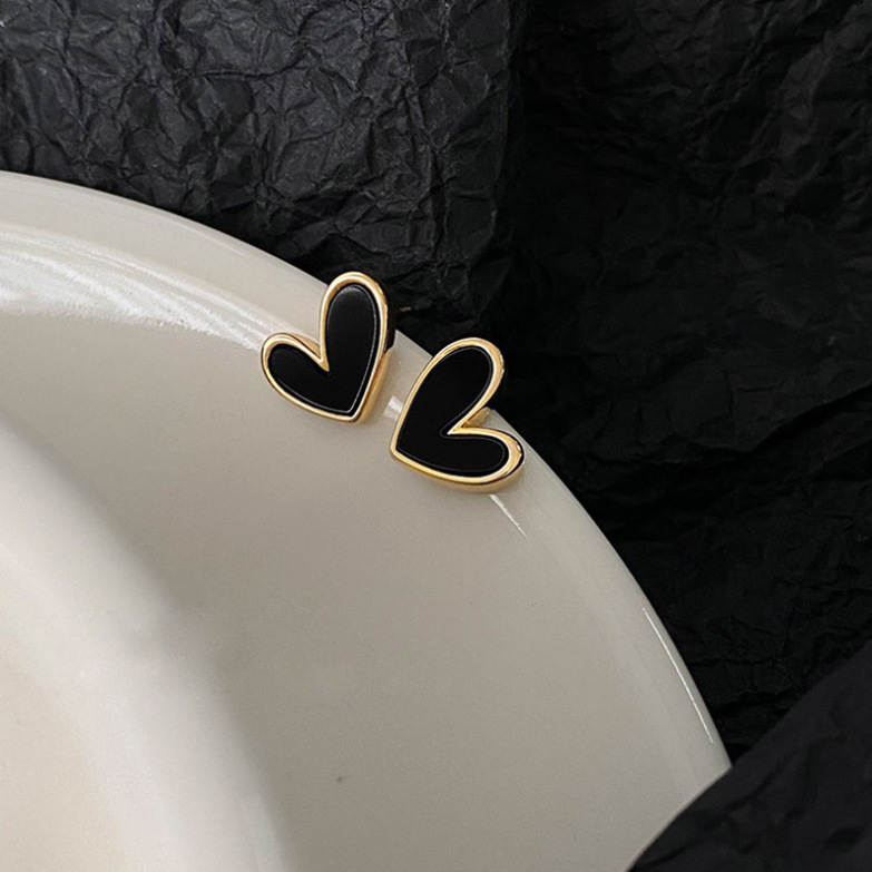 New fashionable and light luxury heart-shaped ear studs, gentle and elegant for women, high-end ear accessories, versatile for commuting, wholesale of ear needle accessories pic 10