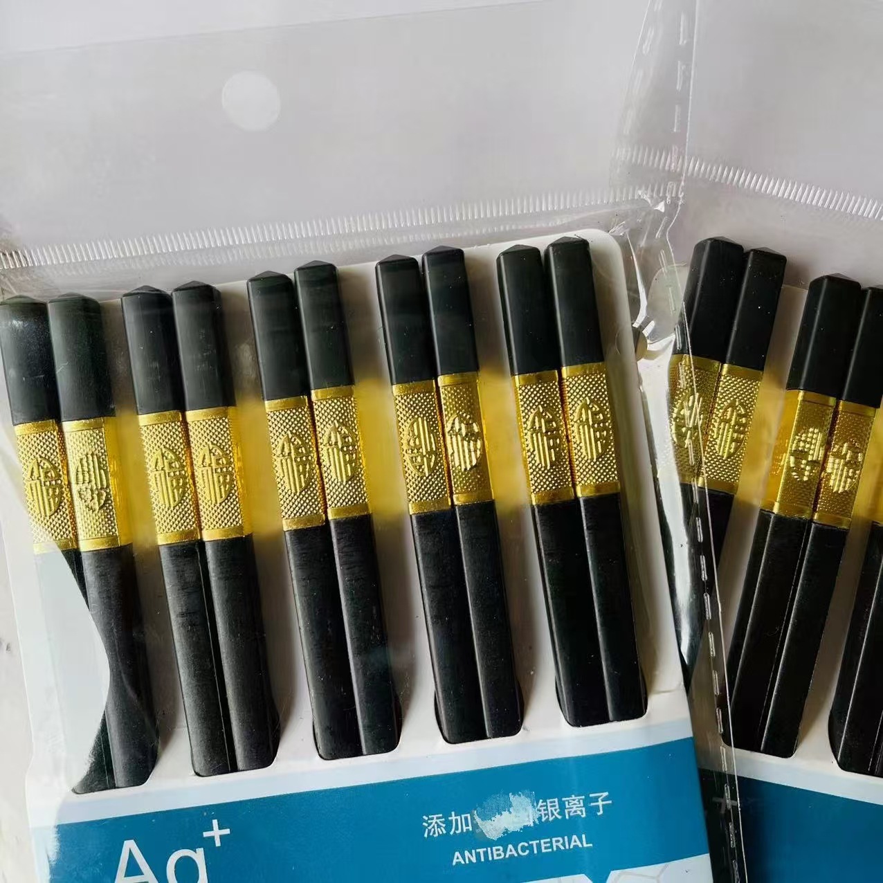 【 Zone 2-9 】 052-5 Pairs of alloy Chopsticks 300 yuan per box, 052-5 pairs of alloy chopsticks, new household and daily-use chopsticks, alloy chopsticks, black chopsticks, 2 yuan store wholesale pic 3