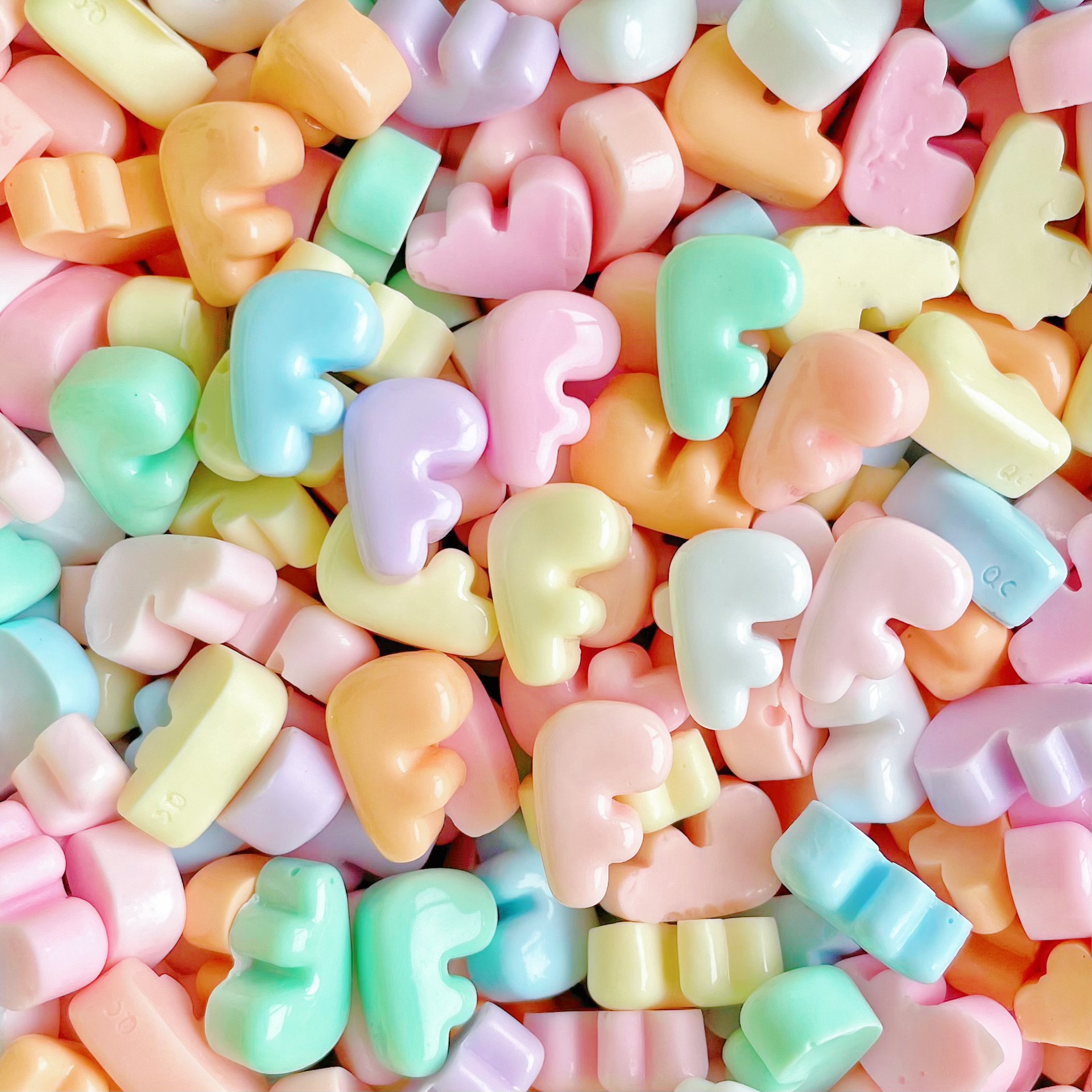 Mini small resin accessories with 26 English letters, letter cream glue hair clips, phone cases and accessory materials pic 10