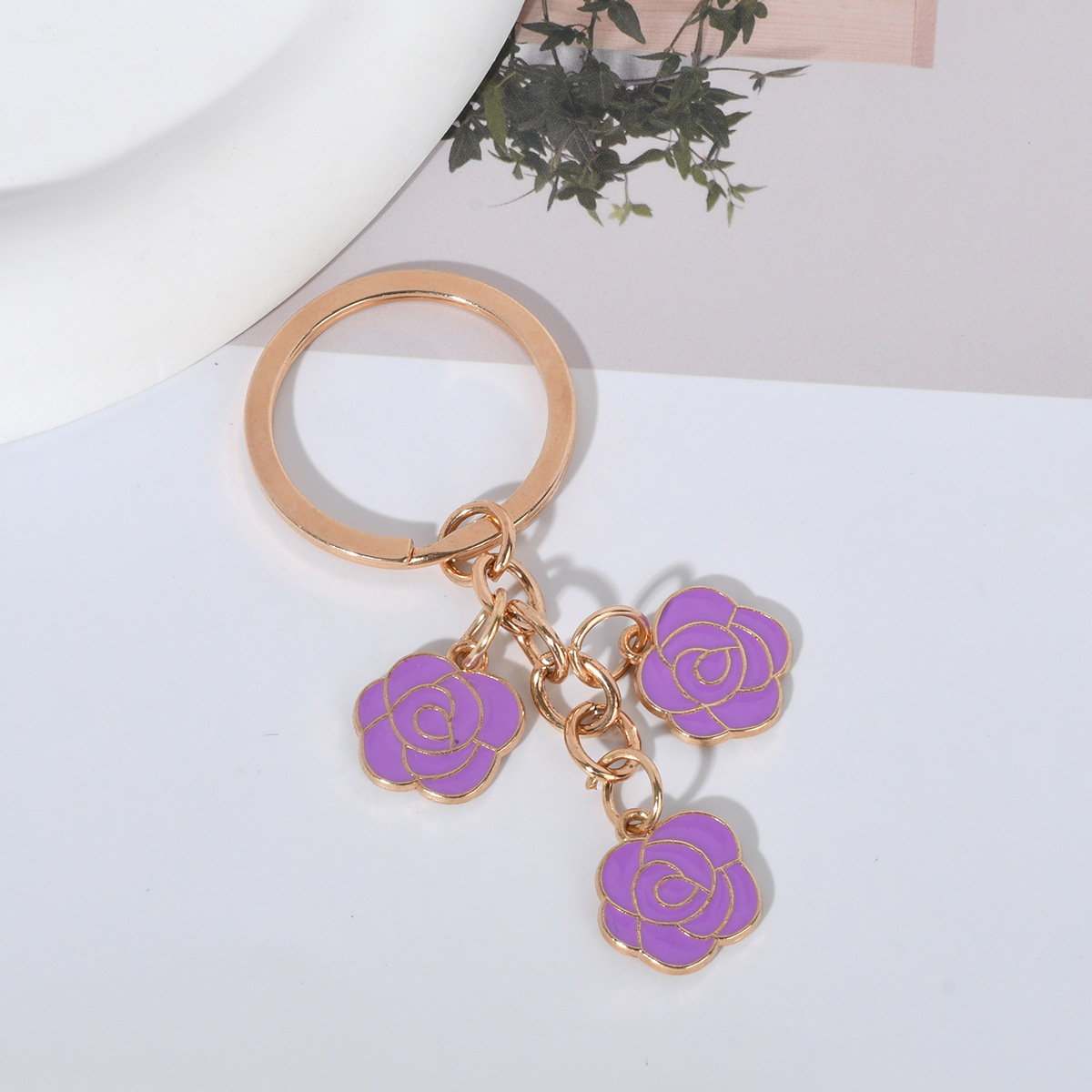 精品挂件扣上新小众多色可选节日送礼粉白蓝三朵玫瑰花工艺钥匙扣详情12