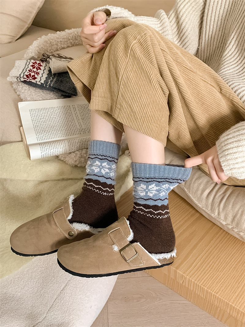 Thick and warm Fairisland retro wool striped socks for women, Japanese style autumn and winter color-blocked snow pattern pile socks pic 17