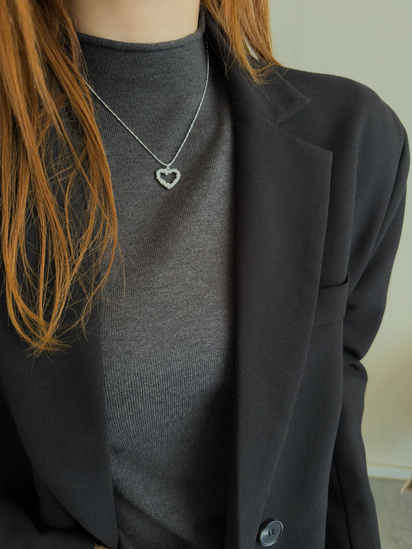 S925 sterling silver 12.8 hollowed-out heart-shaped necklace for women, a niche and fashionable minimalist cold style heart-shaped collarbone chain, trendy and versatile, elegant and stylish pic 2