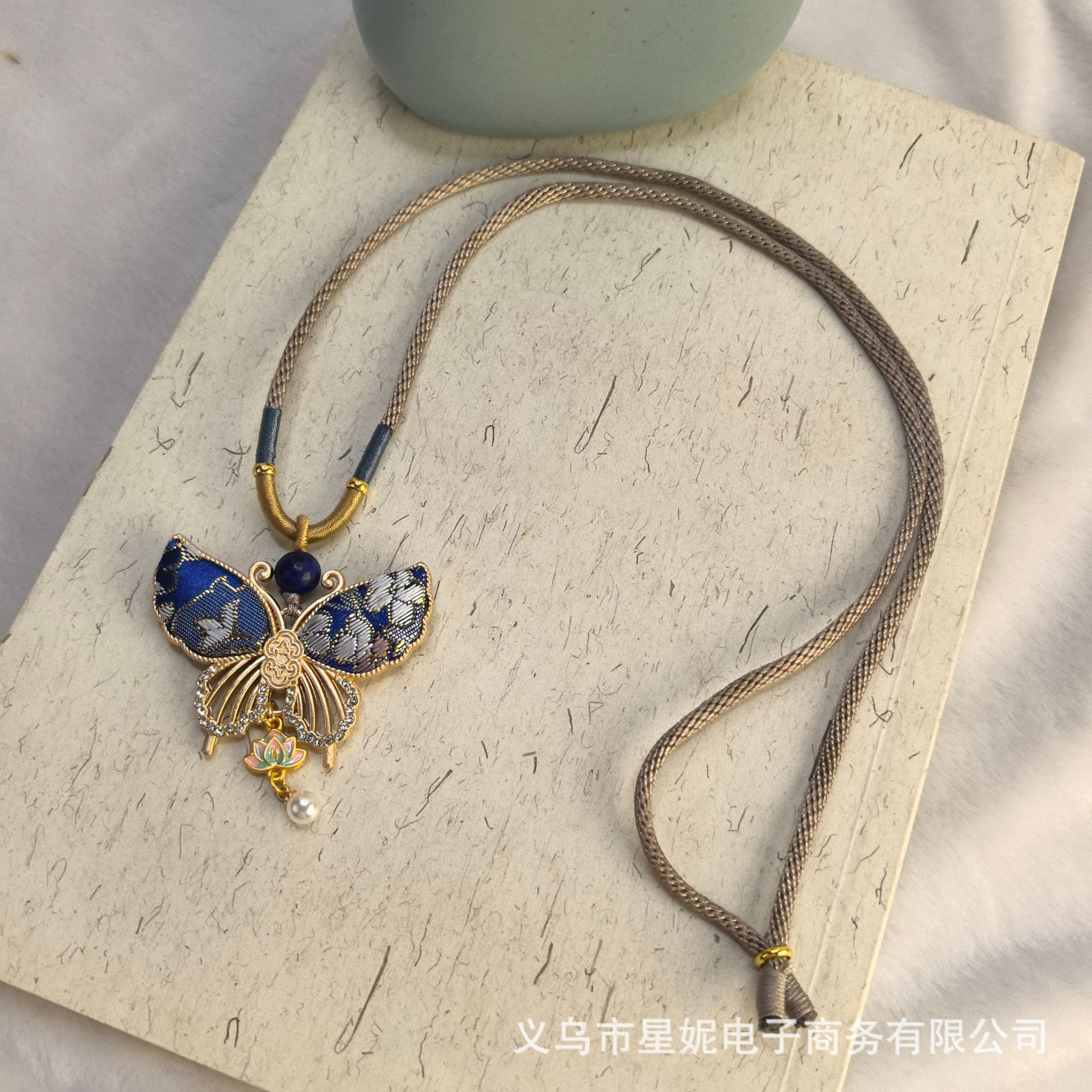 2026新款宋锦蒲扇蝴蝶吊坠莲花珍珠项链 简约休闲棉麻服饰配饰详情6