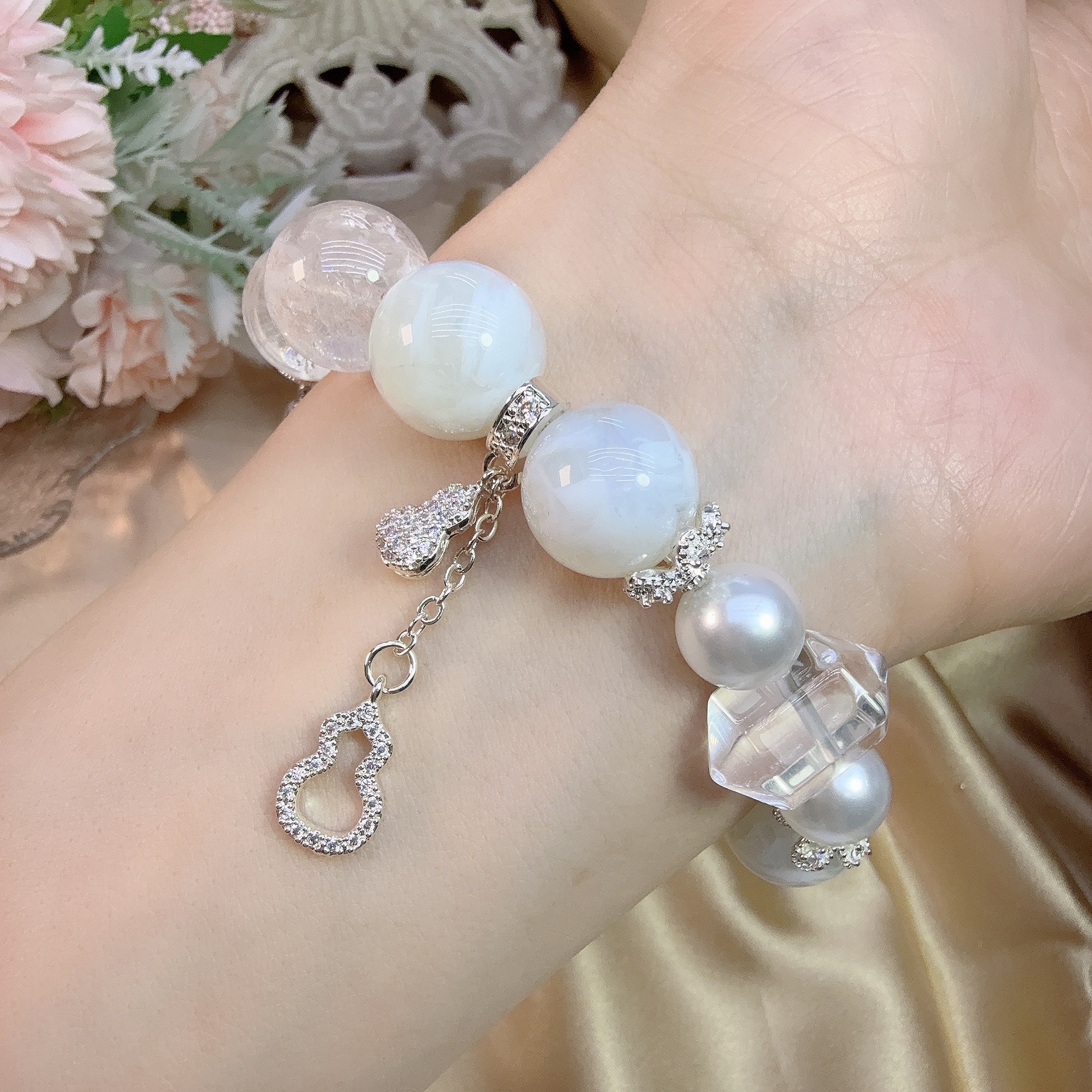 天然白阿塞雪花幽灵14m贝珠10m搭白水晶魔盒轻奢女士手串S0454详情3