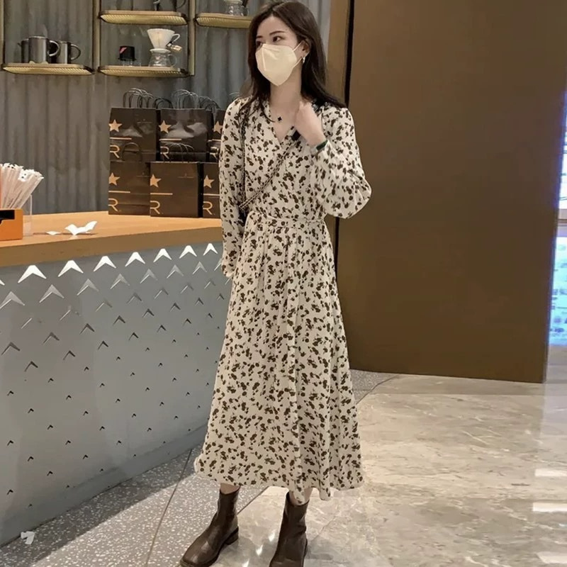 温柔风碎花V领连衣裙女春夏2025新款长款过膝高腰气质长袖A字裙子详情21