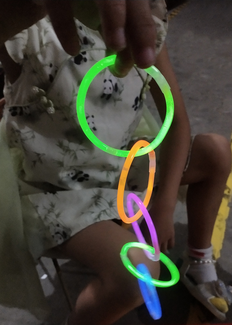 八色混荧光棒摆地摊儿童网红发光玩具批发货源发光棒厂家直销热卖详情13
