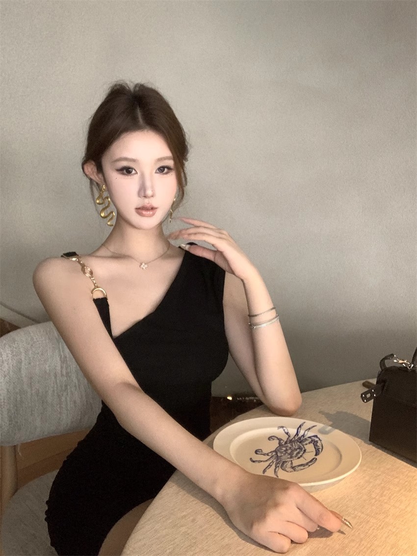 辣妹高级性感斜肩黑色吊带连衣裙女夏季修身气质御姐包臀约会短裙详情8