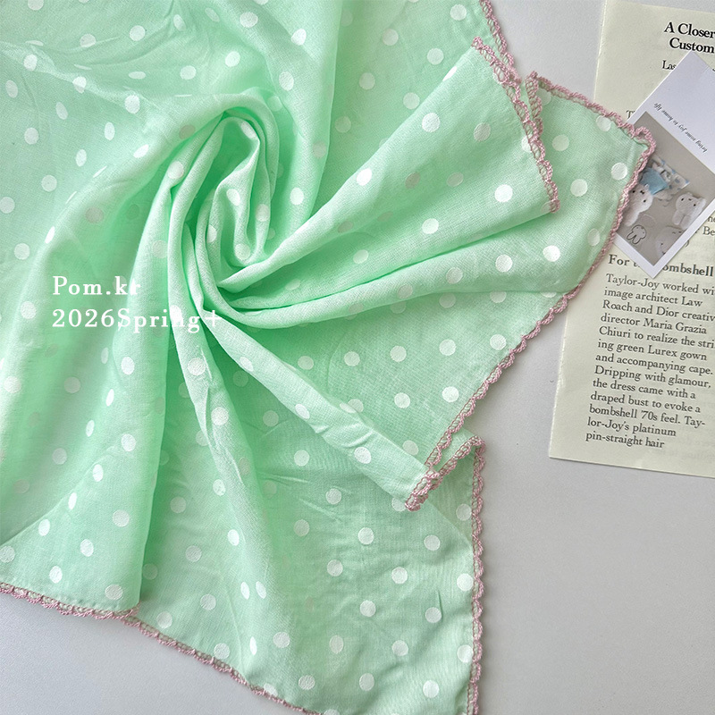 The new spring polka dot printed silk scarf is sweet and versatile. It is a neckband accessory that exudes a sense of elegance and sophistication for young girls. It is a thin and niche square scarf for women pic 7