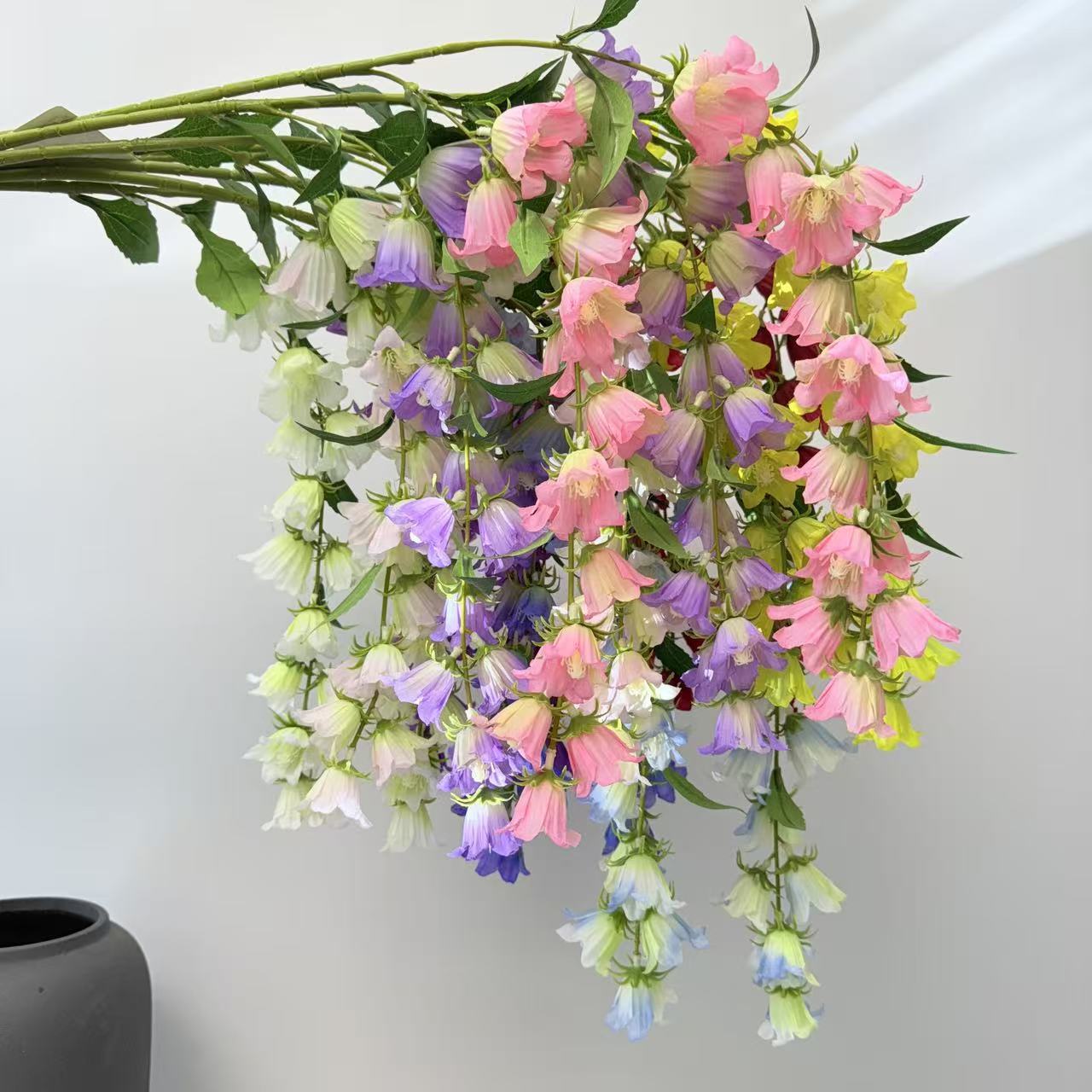 仿真垂吊铃兰花风铃花仿真花婚礼堂吊顶装饰垂吊花墙软装假花外贸详情3
