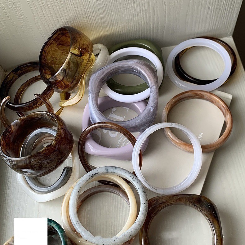 New Chinese-style retro acrylic geometric irregular plain ring resin bracelet, elegant ins niche design wristband for women pic 2