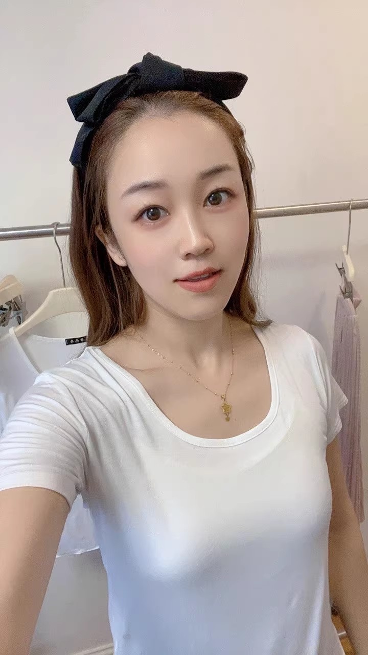 Spring and summer round-neck Korean-style candy-colored modal base layer, short-sleeved large U-neck top, loose basic T-shirt for women pic 5