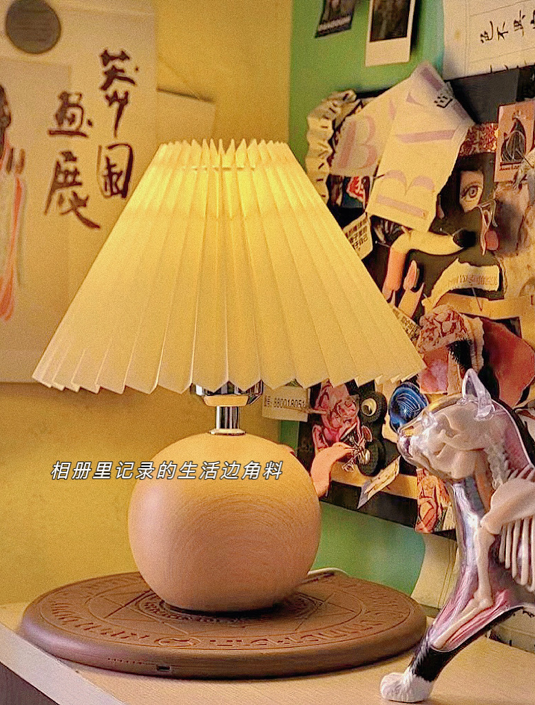 Pleated table lamp, ins Nordic ceramic bedside lamp, warm, romantic, simple, ins style, girlish, high-end and retro pic 30
