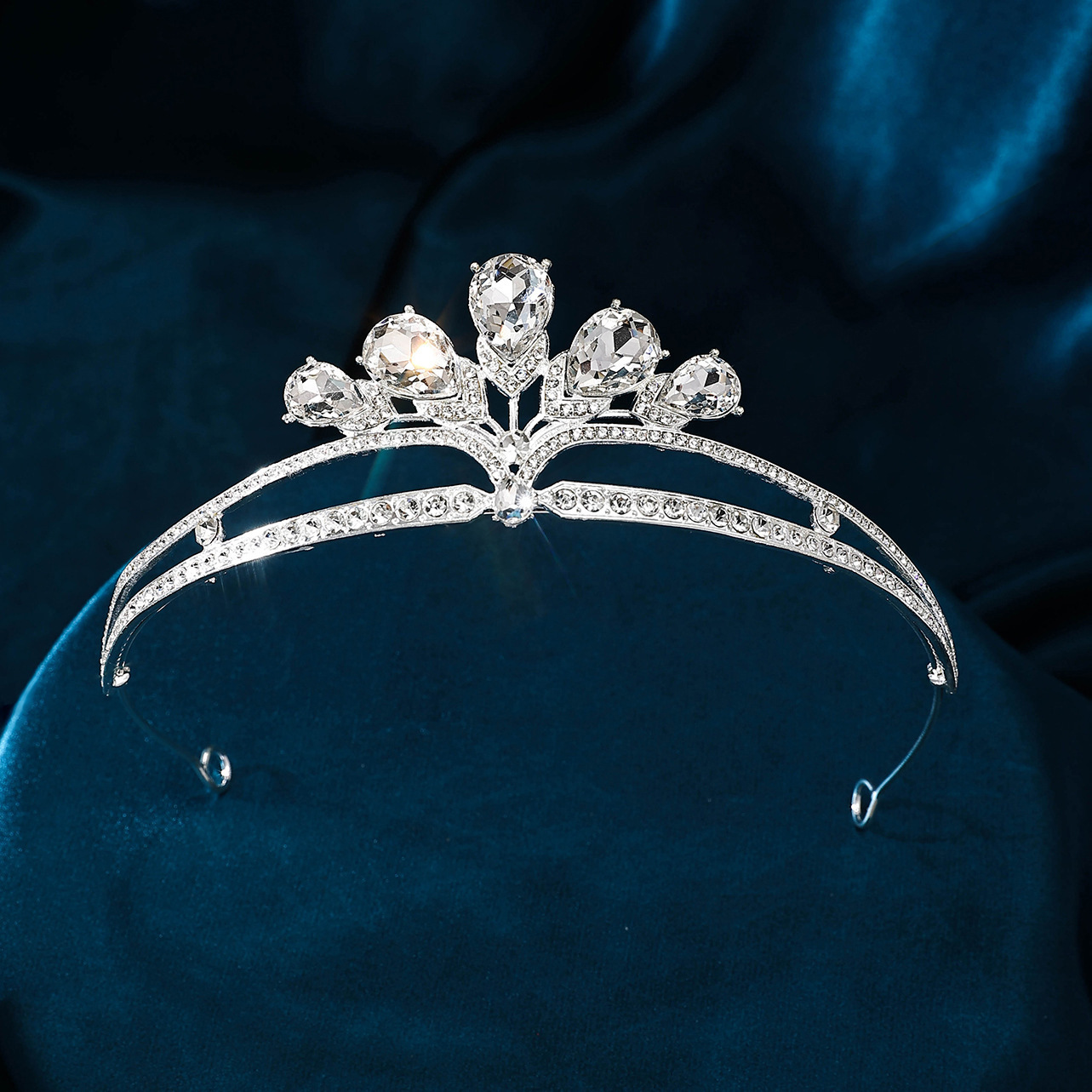 Factory direct sales: Popular metal rhinoceros diamonds from Europe and America, versatile and super fairy-like crowns, elegant and noble headwear for brides, wholesale of crowns pic 4