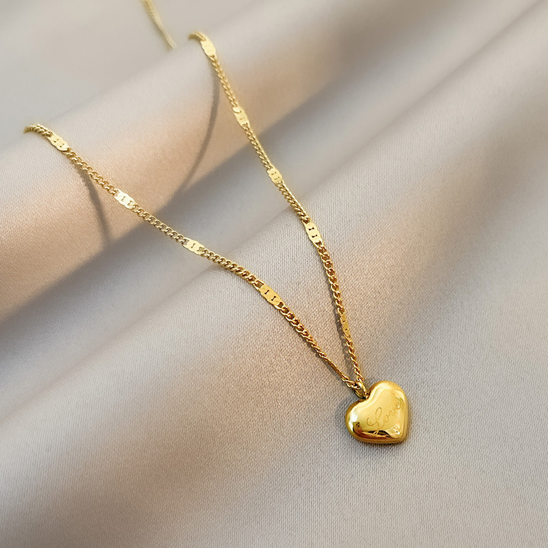 The new love heart necklace for women is a simple and elegant metal heart-shaped necklace that is a fashionable bestseller pic 2