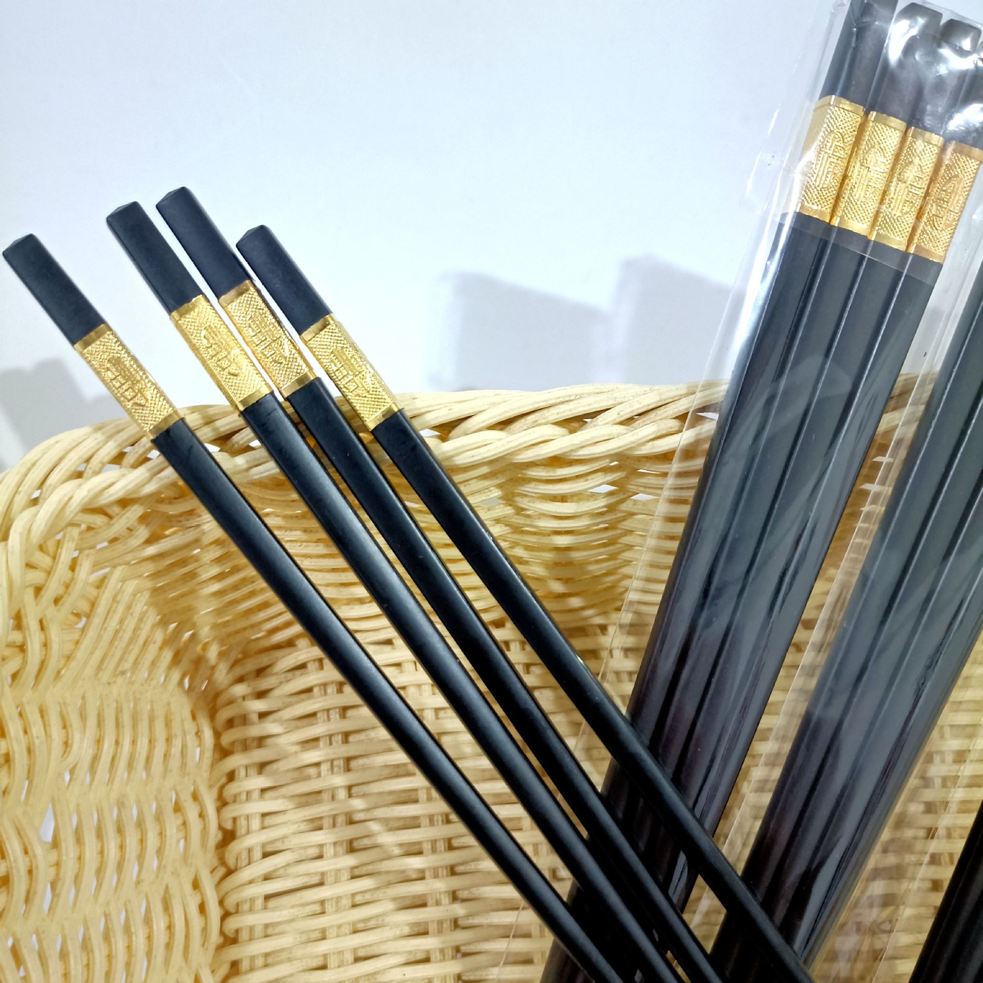 【 Zone 2-9 】2 pairs of alloy chopsticks 500 yuan per box, 2 pairs of black chopsticks, household, restaurant and hotel black chopsticks 2 yuan, wholesale 1 yuan pic 4