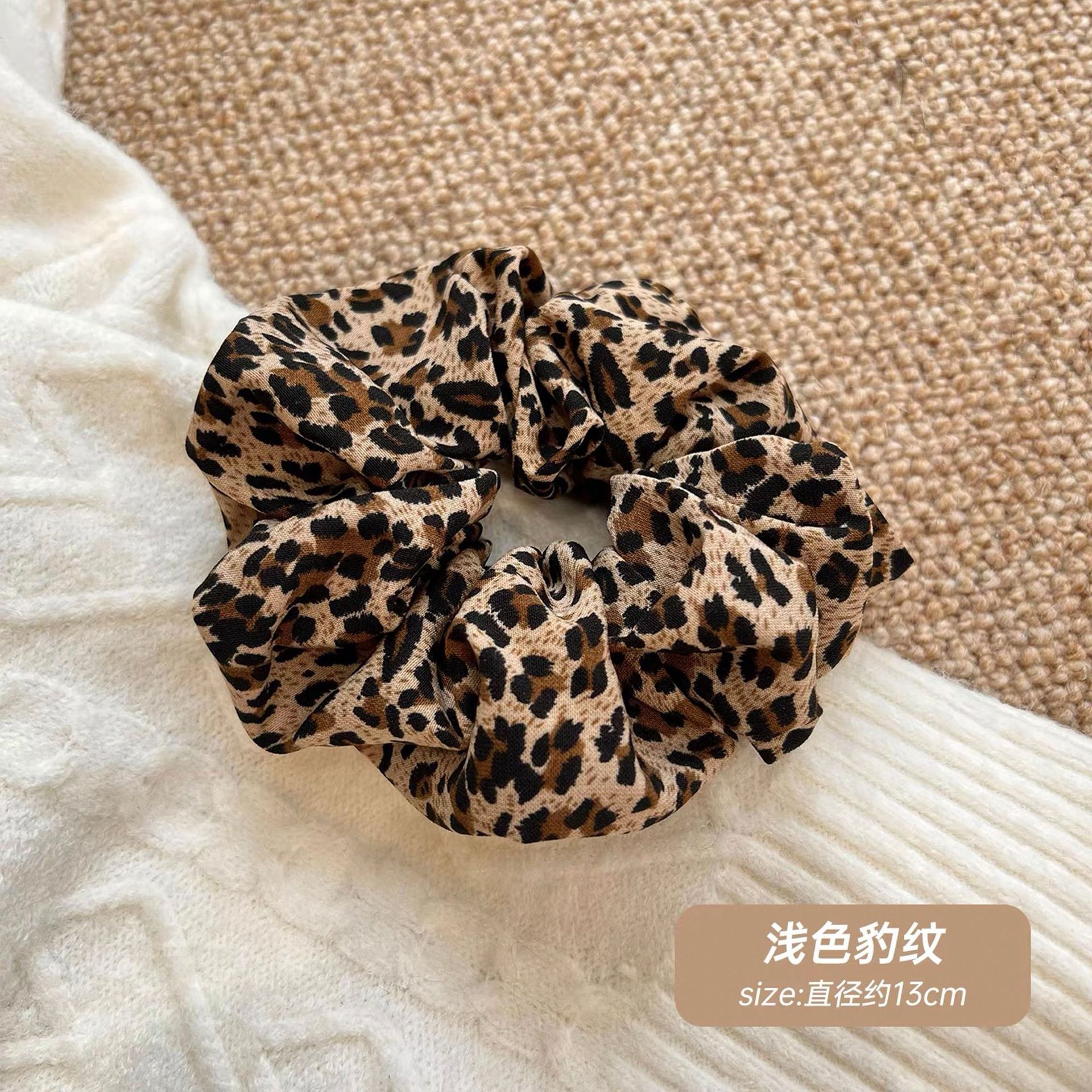 Personalized and versatile leopard print large intestine hair band, millennial girl, low ponytail, hair tie, hair band, high-end hair accessory, headwear pic 3