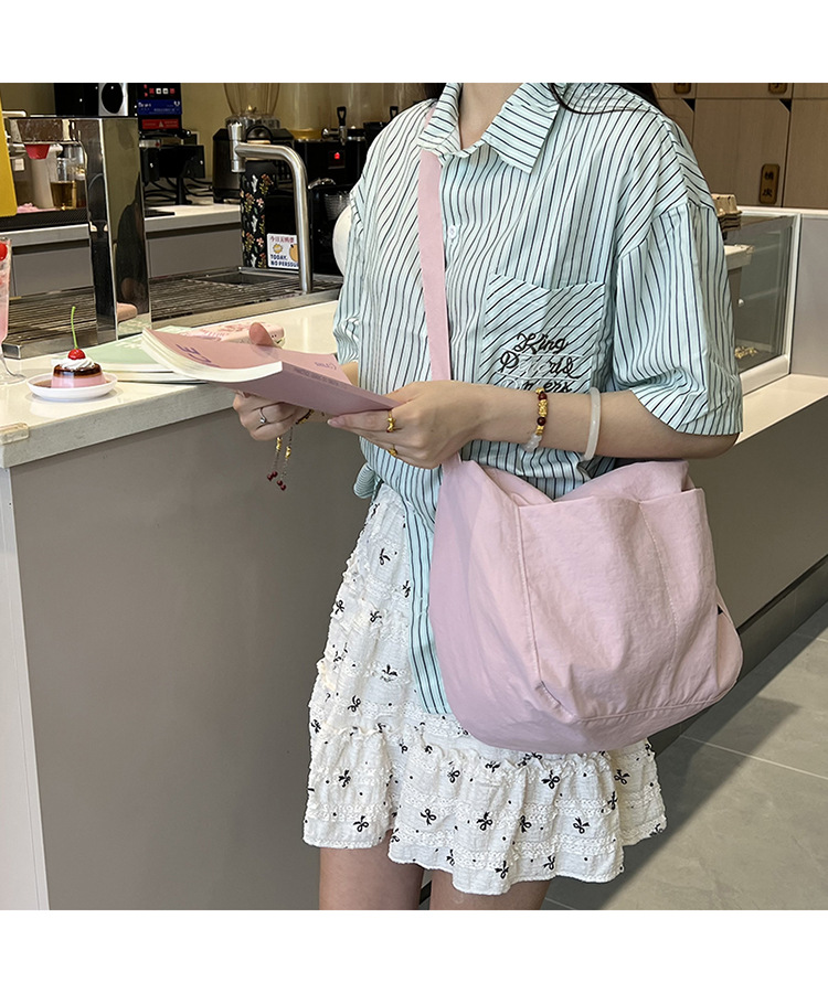 新潮斜挎邮差包日系休闲尼龙单肩托特包男女设计感小众通勤斜挎包详情19