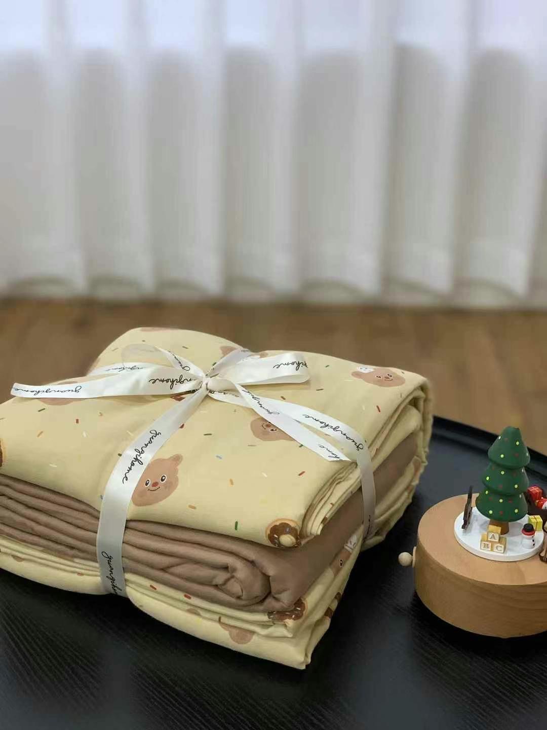 A set of three or four pieces with fresh small floral print double-layer yarn, pure cotton soft naked sleeping quilt cover and cartoon bedding pic 5