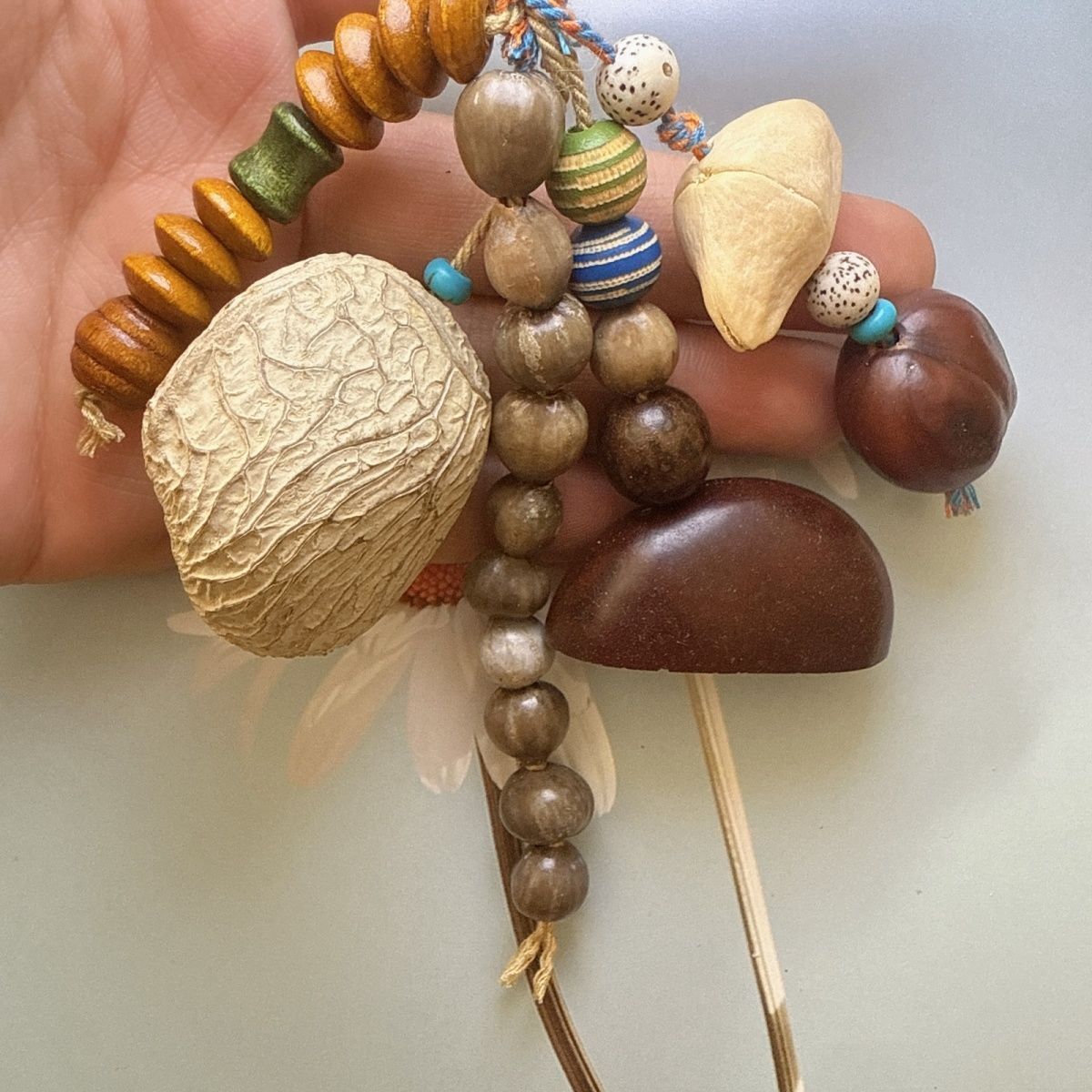 Indonesian large acorn shell handcrafted fruit shell wind chime hanging, healing Maillard brown high-end keychain pic 5