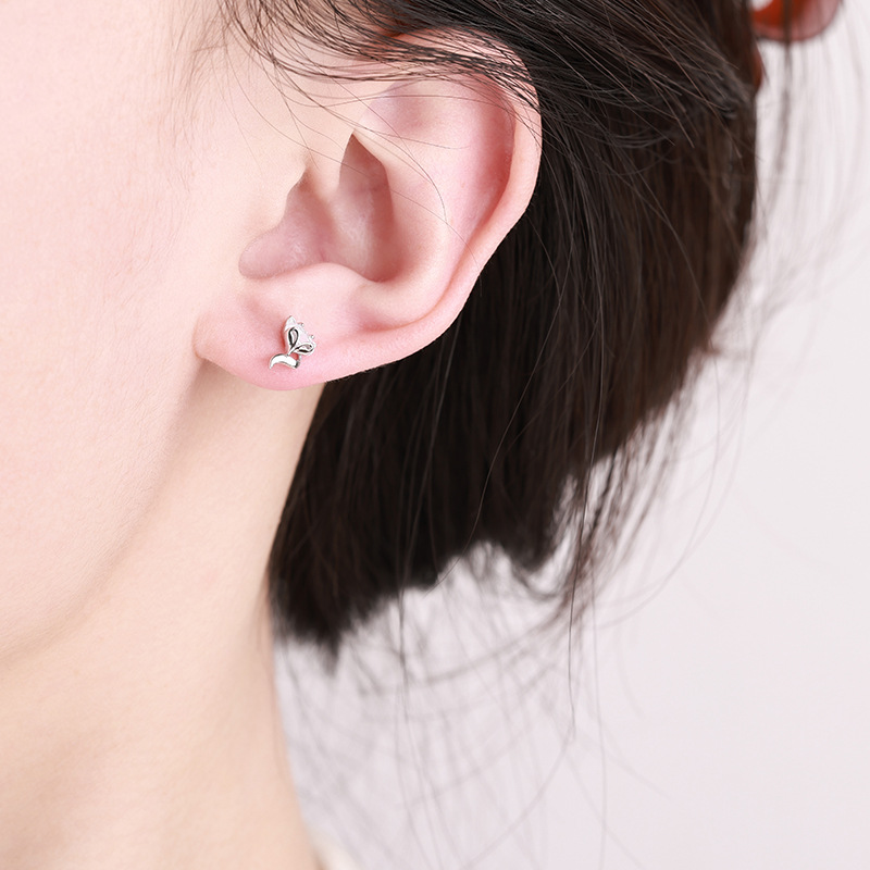 Zhuoheng Select s925 sterling silver Little Fox earrings are high-end, versatile, fashionable and elegant. They feature a niche design and are sweet and cute pic 6