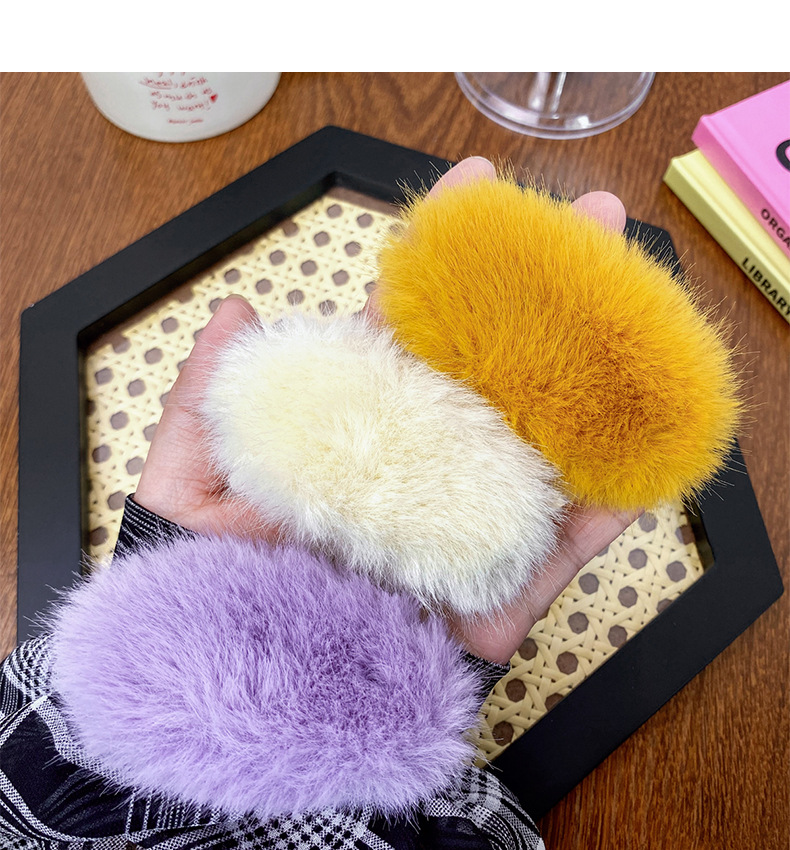 The new autumn and winter trendy plush Mang dog BB hair clip, with a sweet and elegant side bangs clip and a furry hair clip accessory for women pic 8