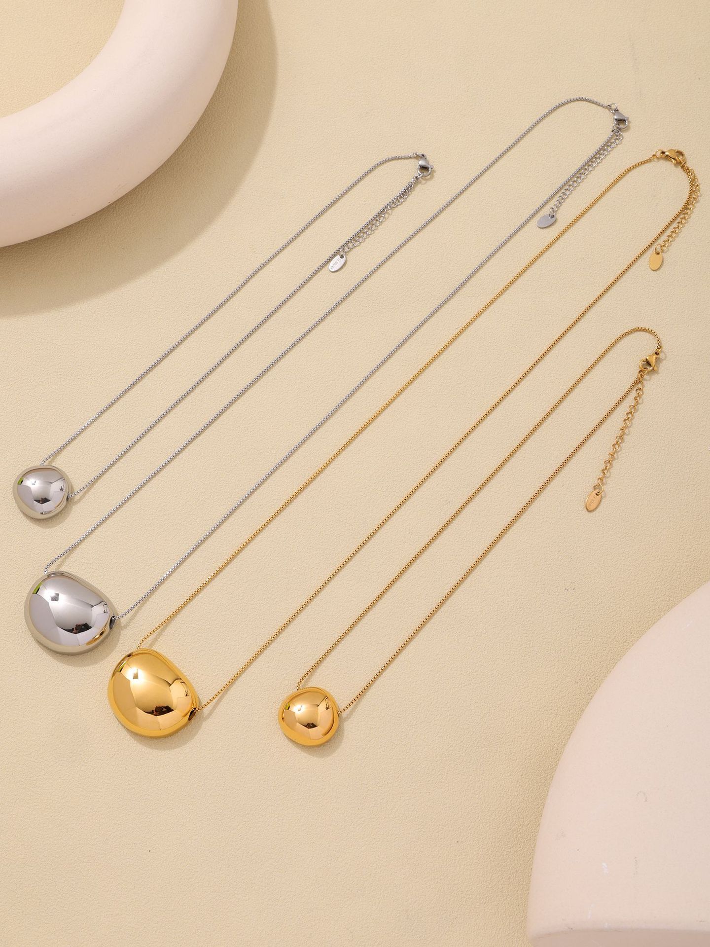 谜丽 欧美风简约圆形吊坠项链不锈钢18K真金轻奢通勤颈链百搭配饰详情16