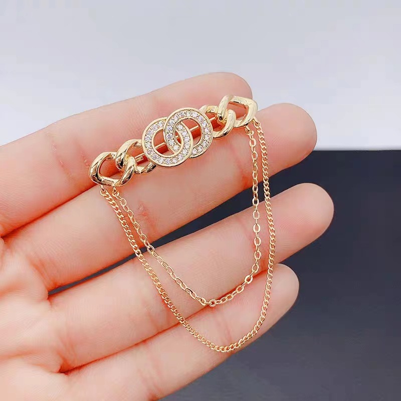 大牌风双环爱心小香风胸针2023新款潮时尚防走光高级感精致别针详情8