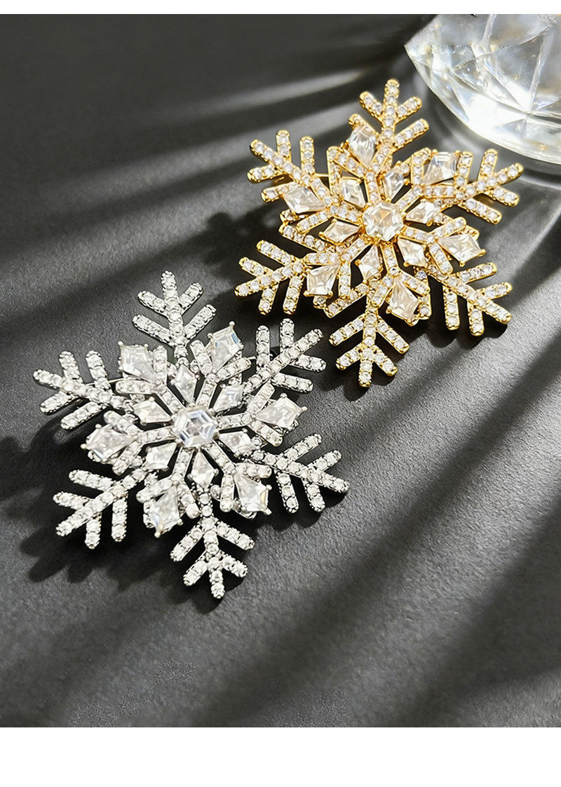Original design rotatable snowflake brooch with a light luxury and high-end feel, ice crystal texture three-dimensional multi-layer exquisite brooch pic 15