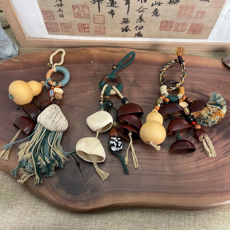 New Chinese-style natural full-wish seed string, Bodhi fruit shell wrapped pendant, keychain woven, retro ethnic style pic 1