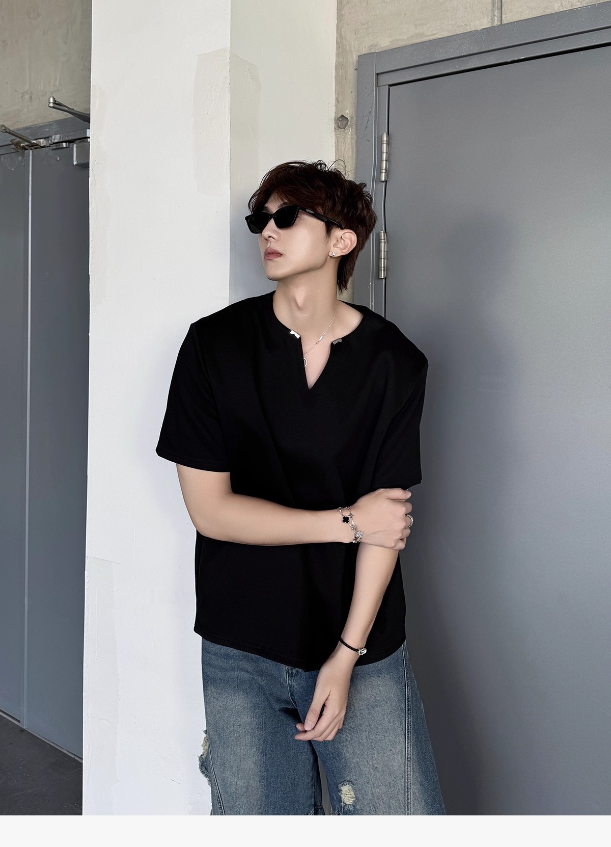 Customized V-neck metal buckle loose short T-shirts from Henry in Suriname, Bolivia, based on your provided samples. Super Factory pic 6