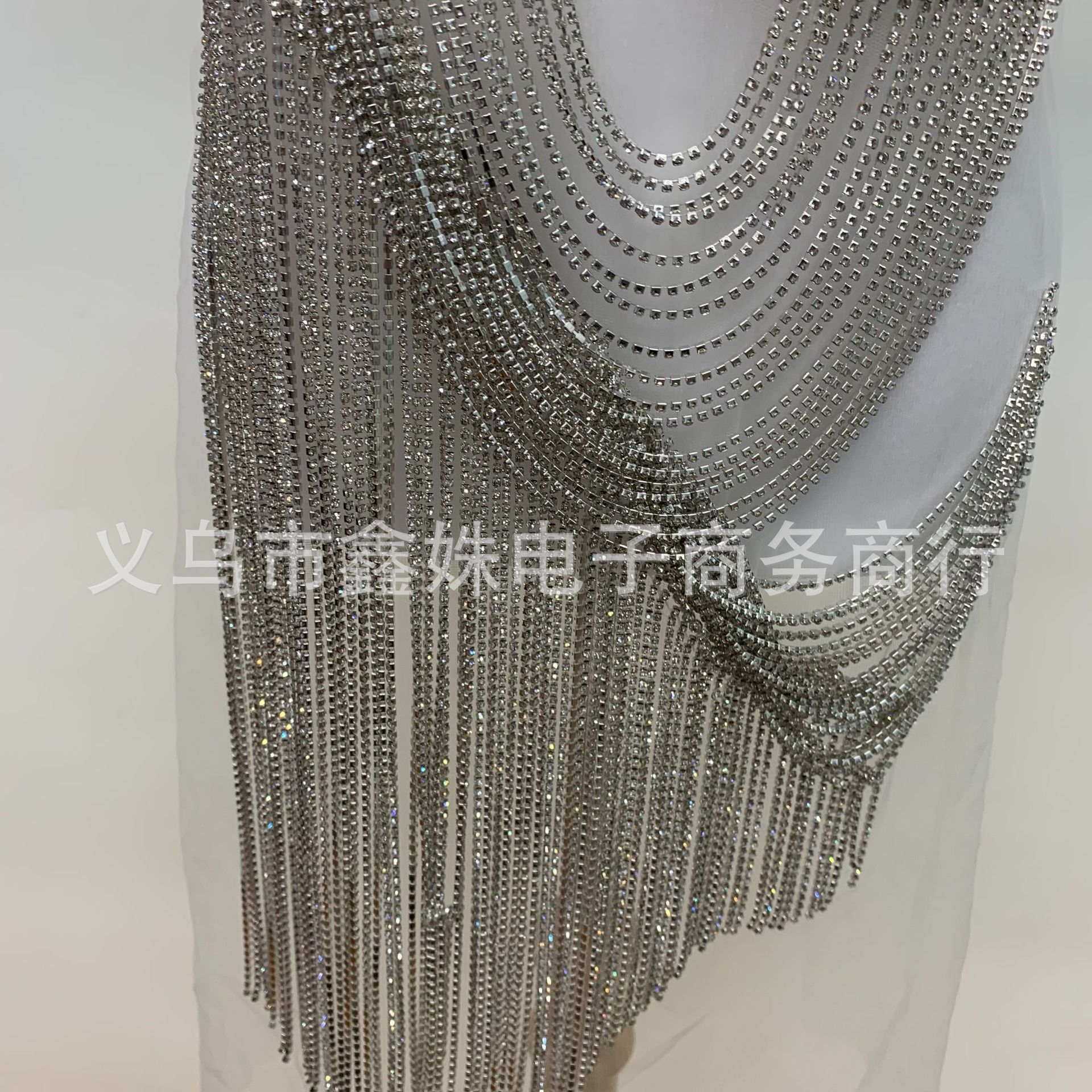 Hot-selling European and American style sexy strapless, shiny cut fringed red carpet dress and wedding dress show, luxurious diamond performance year pic 4