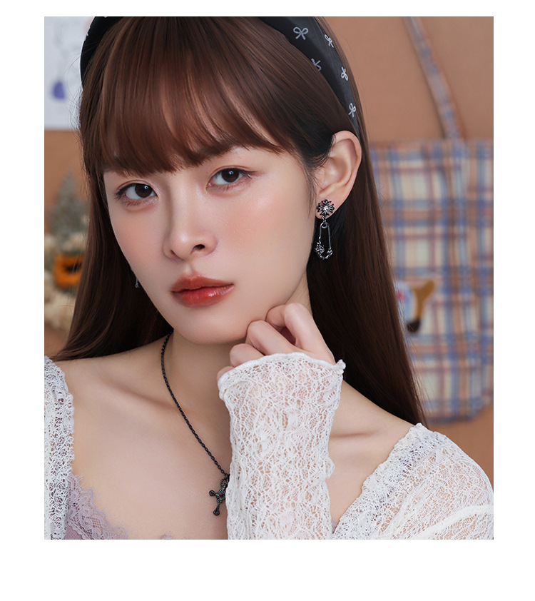 暗夜圣十字架系列耳环女甜酷风原创不对称设计感小众精致耳饰批发详情11