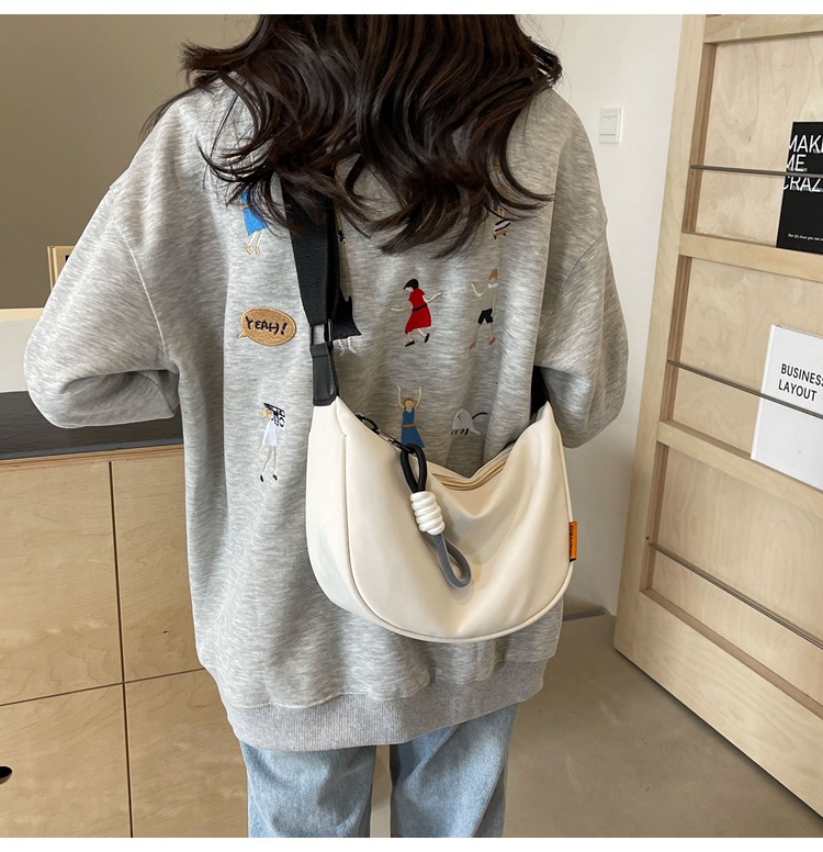 帆布包包女2024新款春夏季百搭饺子包休闲运动宽带单肩斜挎包女包详情15