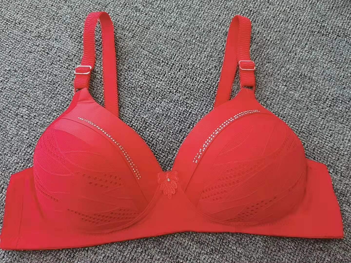The manufacturer exclusively provides thin, seamless undergarments for women, middle-aged and elderly people, with embossed beads, cut-out and jacquard traditional style bras pic 14