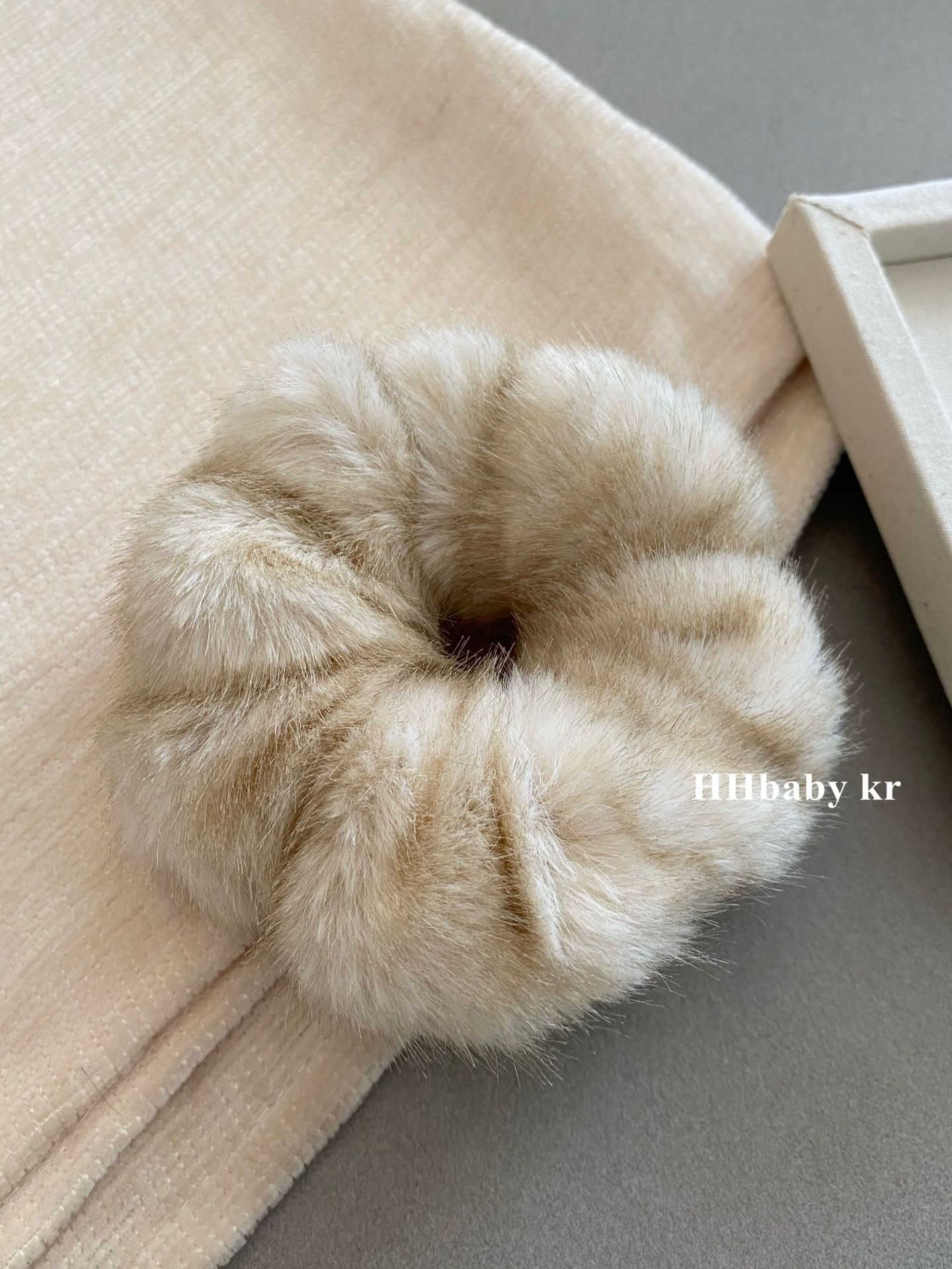 Maillard coffee-colored velvet large intestine hair band for women in autumn and winter, high-elasticity ponytail hair tie, elegant hair tie headwear pic 8
