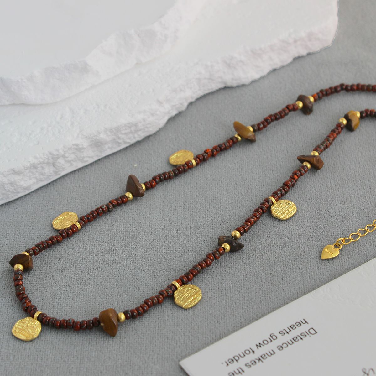 WENS雕刻纹理吊坠项链 跨年款法式复古小众设计高级感红珠毛衣链详情9