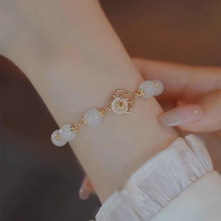 2024新款九条装蝶恋花手链翩翩蝴蝶钰碎珠手链清新设计感闺蜜手链详情6