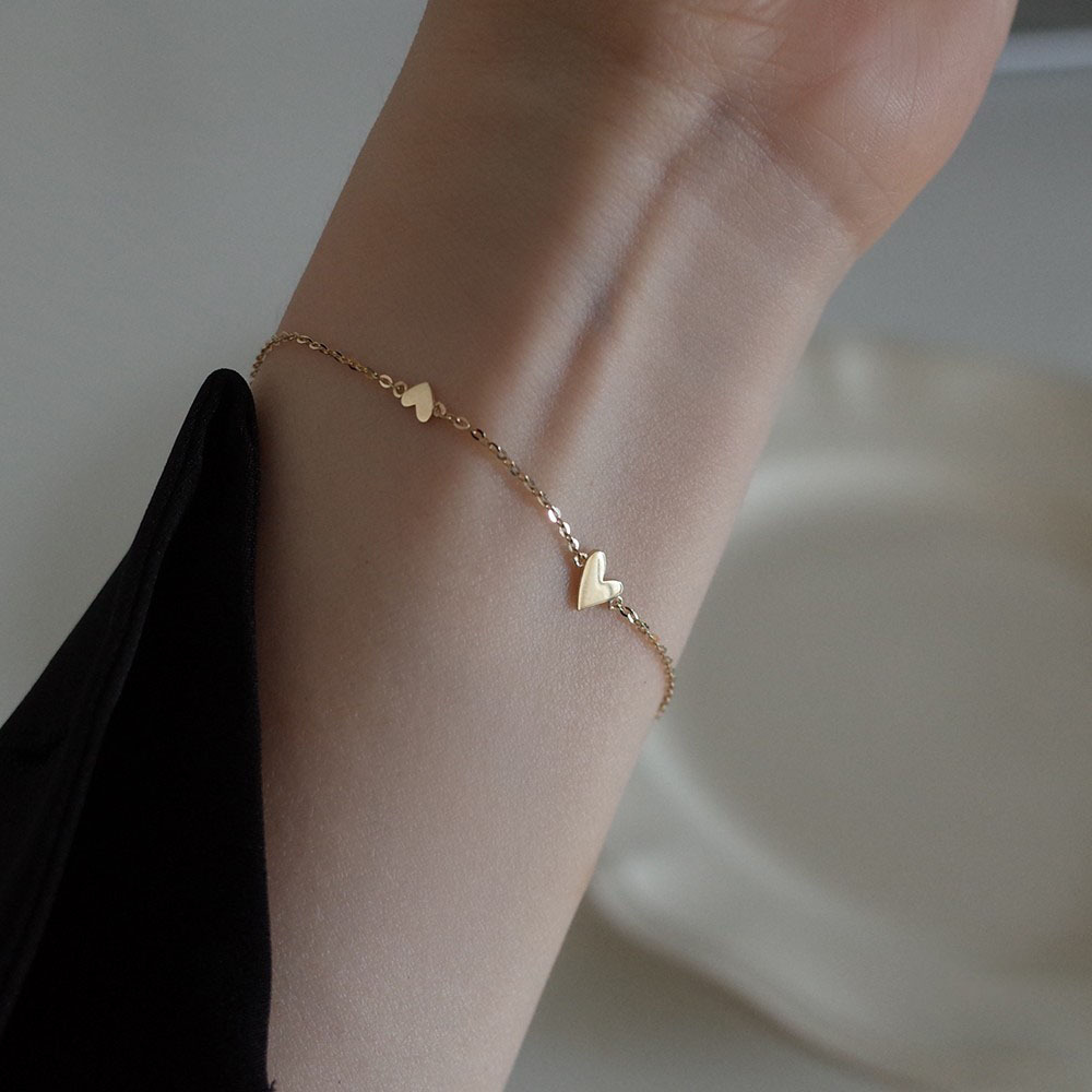 A simple heart-shaped bracelet with a Japanese and Korean style for women, made of titanium steel and gold-plated with three hearts. It is a niche design for students pic 1