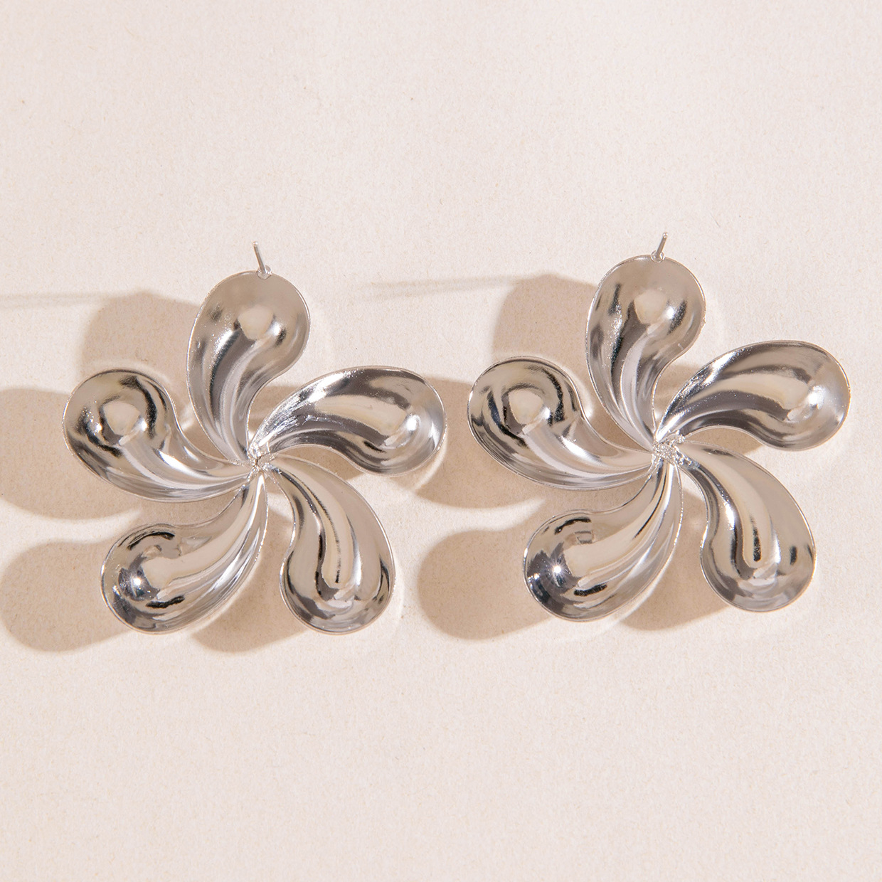 欧美跨境时尚八字麻花大水滴铁质耳环设计感几何方形扭纹耳坠耳饰详情13