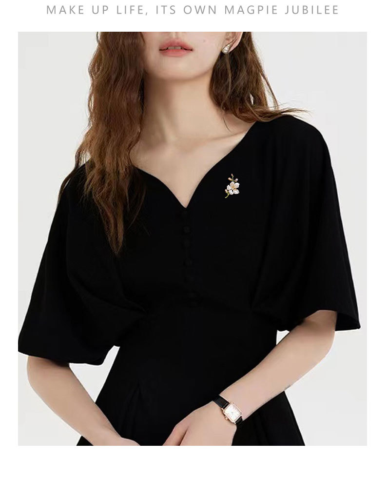 Forest-themed elegant freshwater pearl flower brooch, a niche design of light luxury floral pins, a new ultra-ethereal brooch pic 7