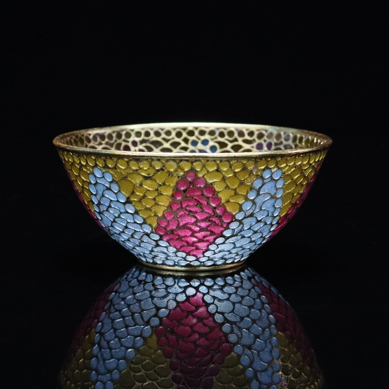 A traditional Chinese cultural craft gift, a 3-inch round bowl in transparent blue with cloisonne enamel pic 4