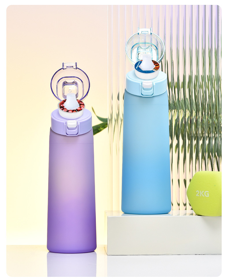 The fragrant cup is selling well. The fun and creative tritan water cup is designed for girls with a high level of appearance. It is a student sports cup with a straw and a gradient handle pic 23