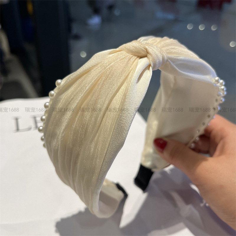 The new spring and summer headwear features a double-layer fabric with pleated yarn and asymmetrical beaded knots in the middle, creating a gentle and elegant hairband pic 6