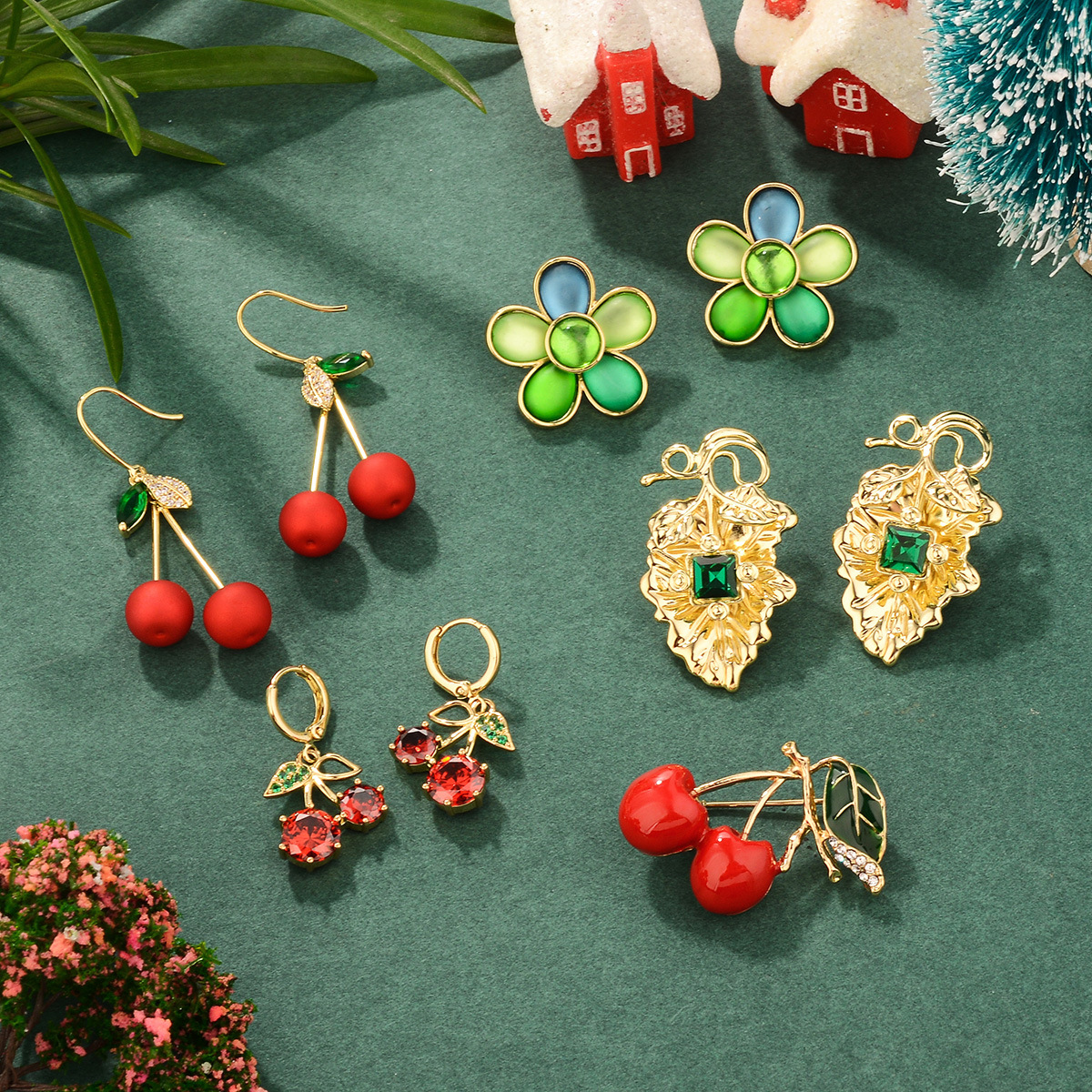 欧美ins樱桃耳环圣诞节设计感镶锆石绿色新年高级感复古甜美耳饰详情18